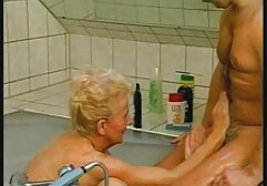 Angelo infila xxx porn stream un grosso dildo nella sua figa rosa stretta
